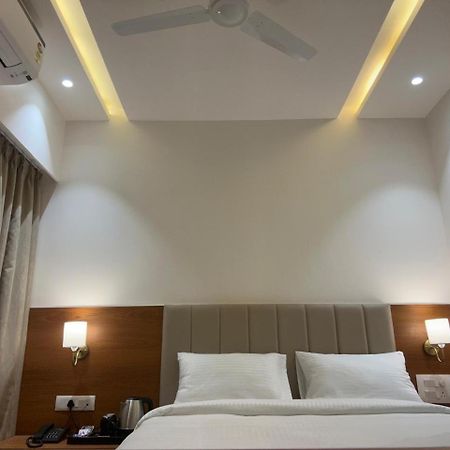 Hotel Neem Heritage Ширді Екстер'єр фото