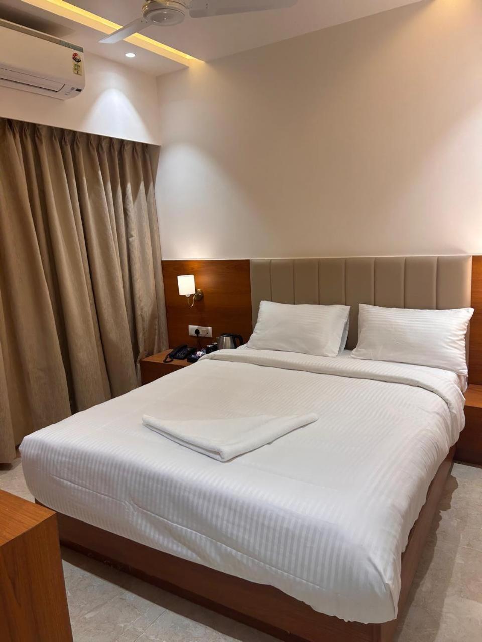 Hotel Neem Heritage Ширді Екстер'єр фото