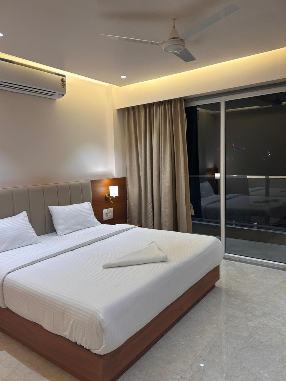 Hotel Neem Heritage Ширді Екстер'єр фото