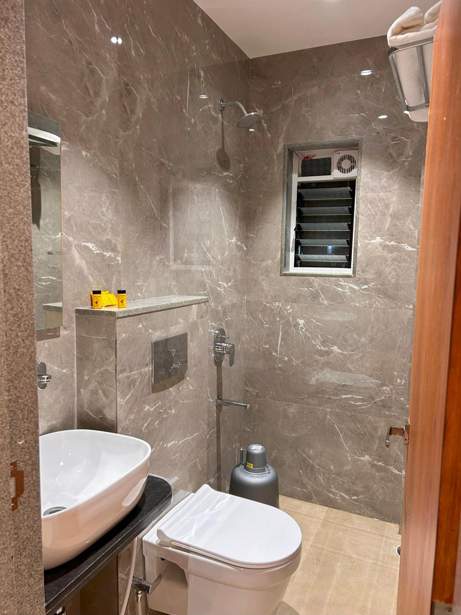 Hotel Neem Heritage Ширді Екстер'єр фото
